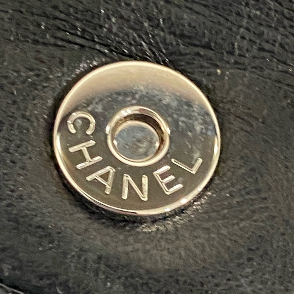 Rare and Limited Edition🔥🔥 Chanel diamond Quils - Picture 7 of 13